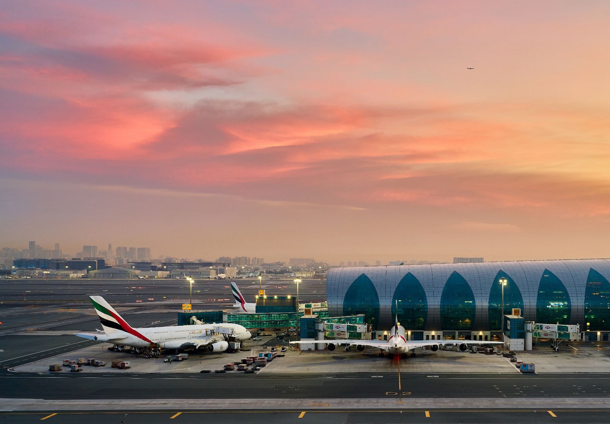 مطار دبي الدولي يواصل ريادته ويستقبل 44.9 مليون مسافر خلال 6 أشهر 