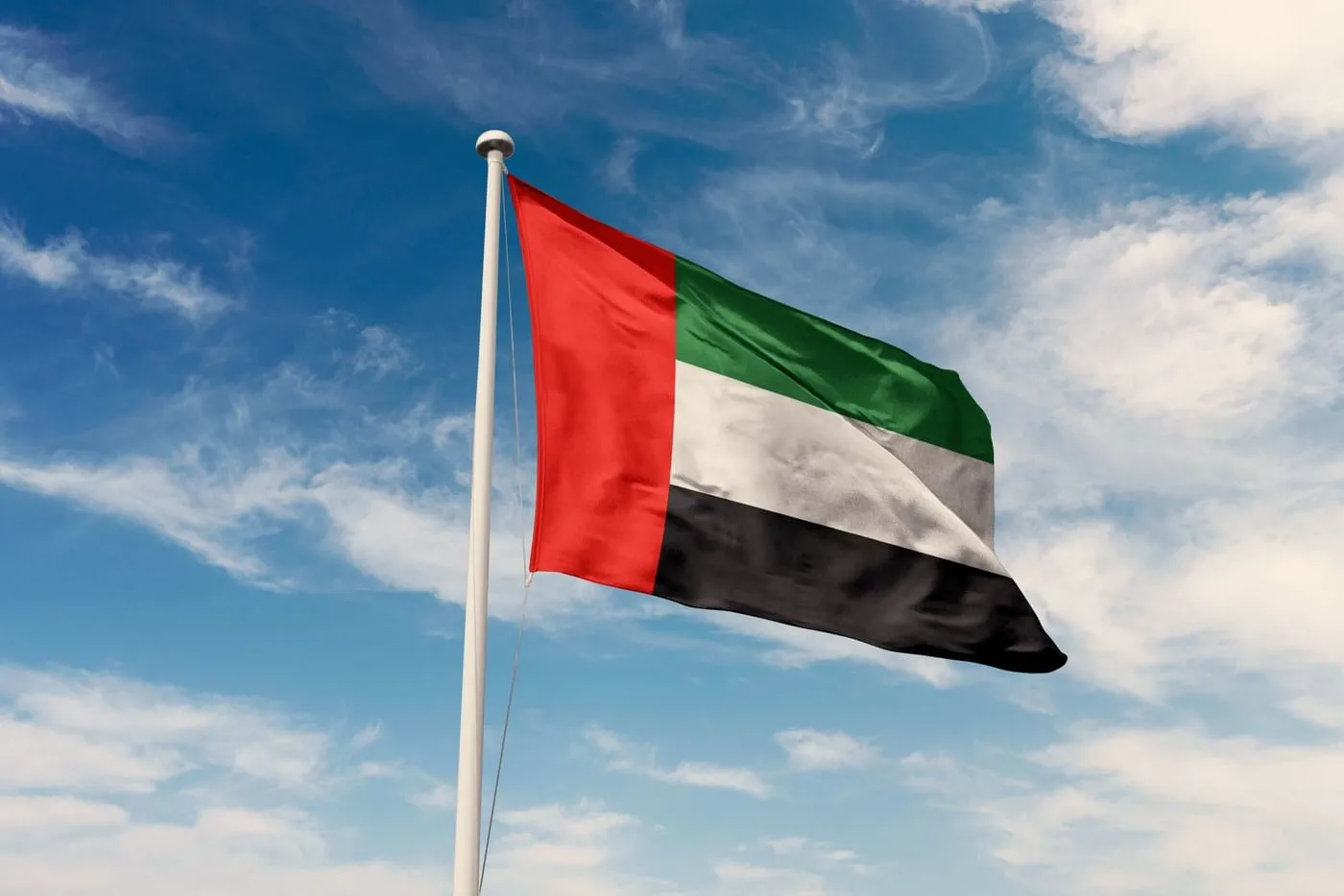الإمارات تدين استهداف الحوثيين لمناطق سعودية وسفن تجارية في البحر الأحمر