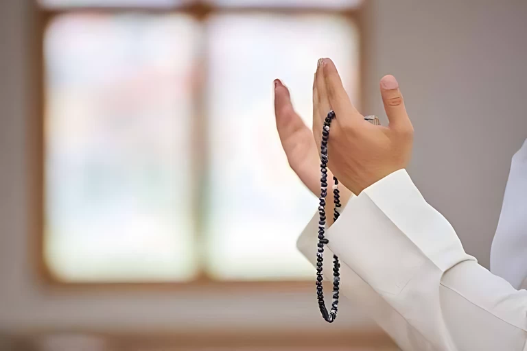 دليل المسلم.. شهر رجب فرصة لزيادة الحسنات وطرد الهموم بالدعاء