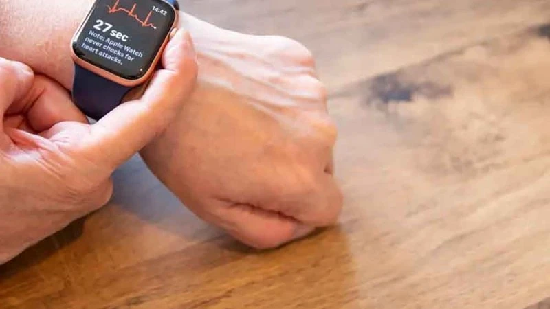 مستشعر متطور يراقب حالتك الجسدية بدقة أثناء نشاطك اليومي