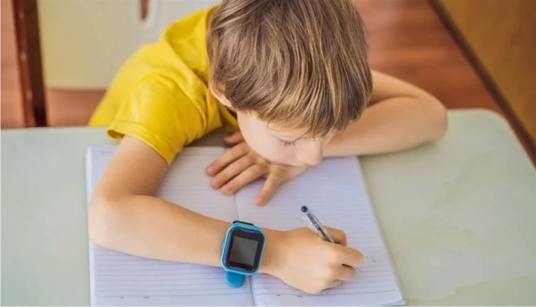 ساعات ذكية تساعد الآباء على فهم سلوك أطفالهم
