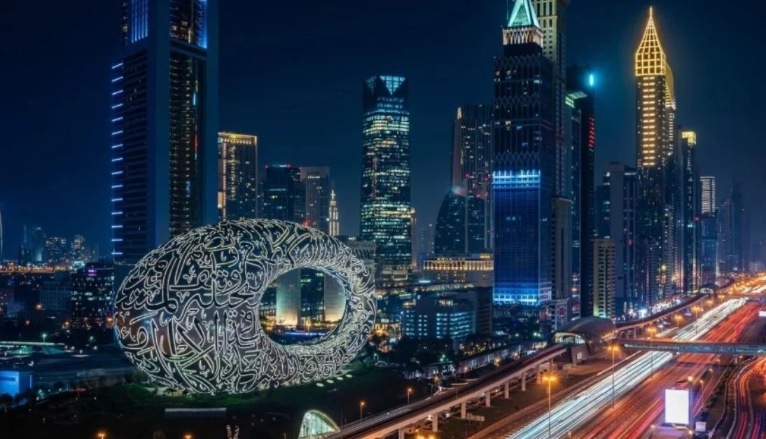 تدريب 50 ألف موظف حكومي في دبي ضمن برنامج متخصص بالذكاء الاصطناعي